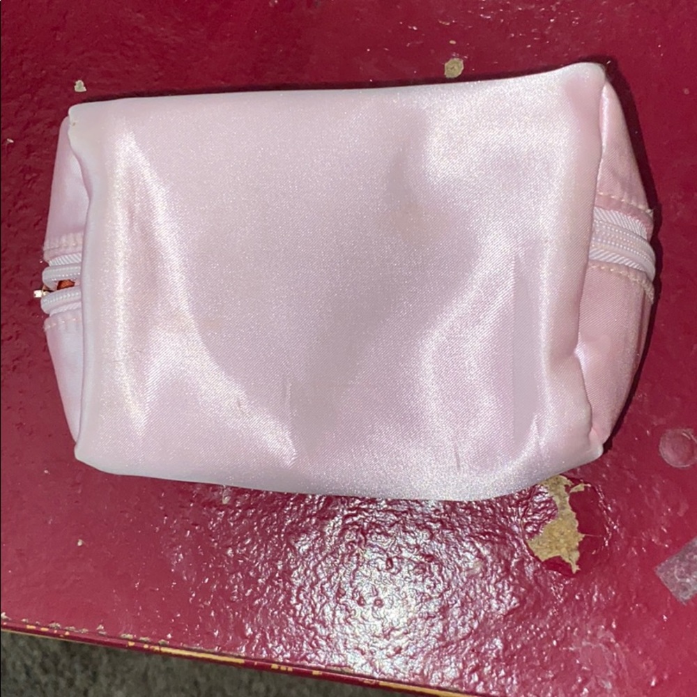 A small bag - Picture 2 of 3
